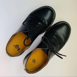 Dr. Martens | Classic Airwair shoes, 9